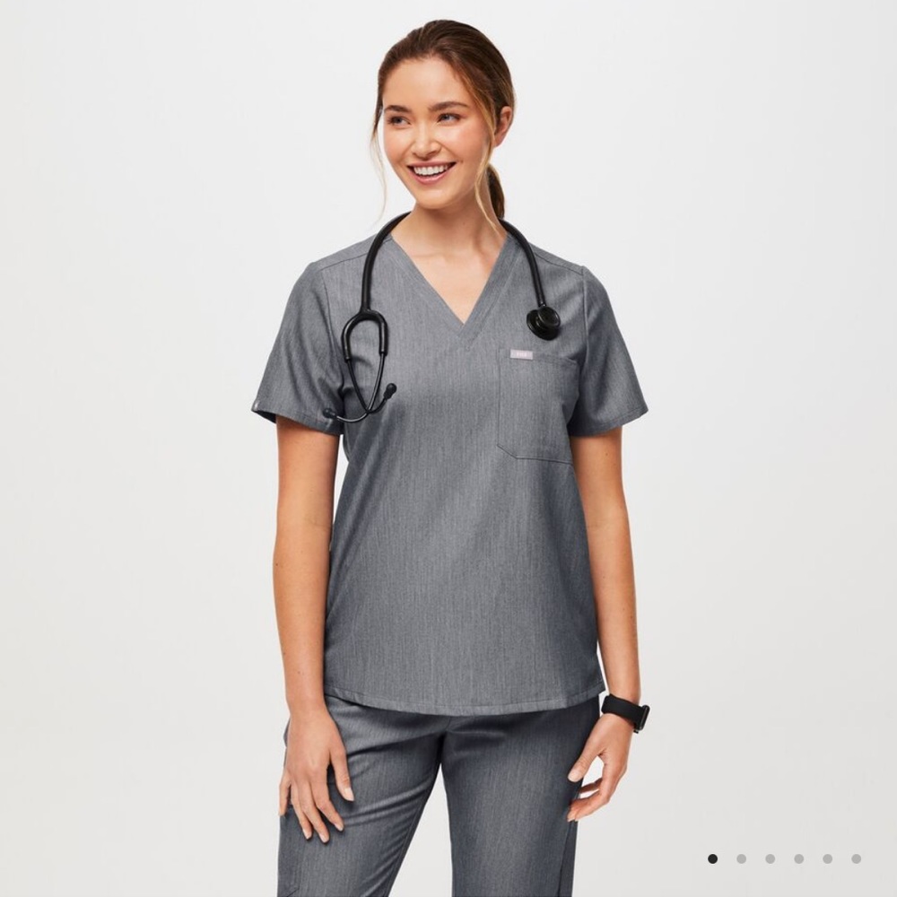 FIGS CATARINA SCRUB TOP brand new